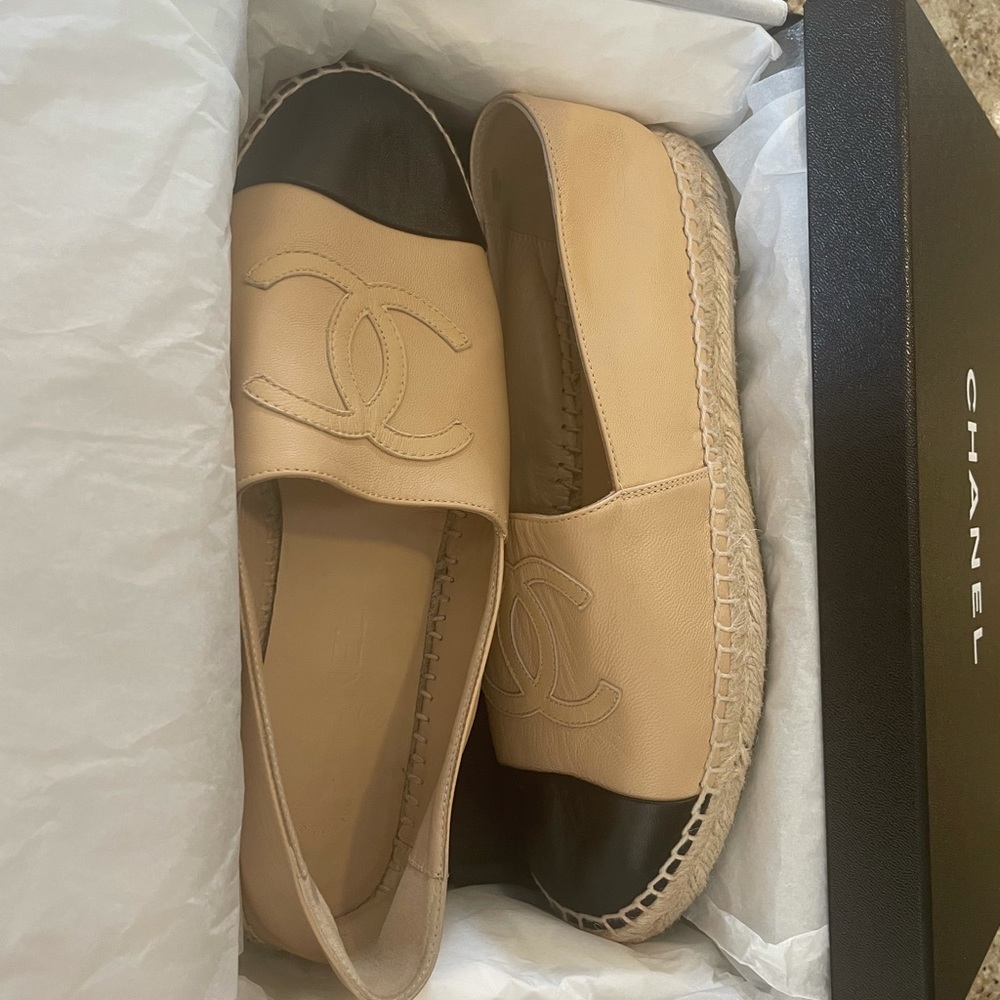 Chanel Beige and Black Espradrilles size 38